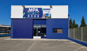 Façade du dépôt MPA à Carpentras, expert en irrigation et arrosage dans le Vaucluse.